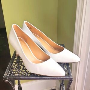 White leather Pumps